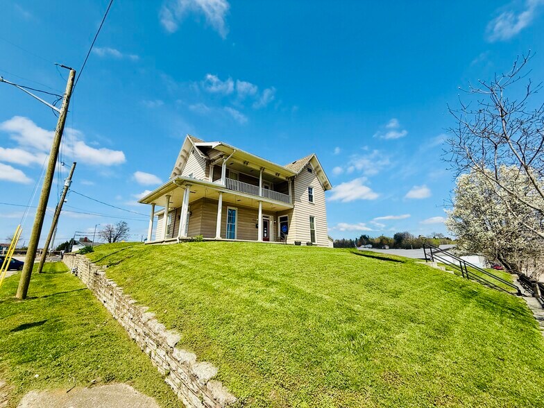 More Photos Of 403 George St, Aurora Office For Sale