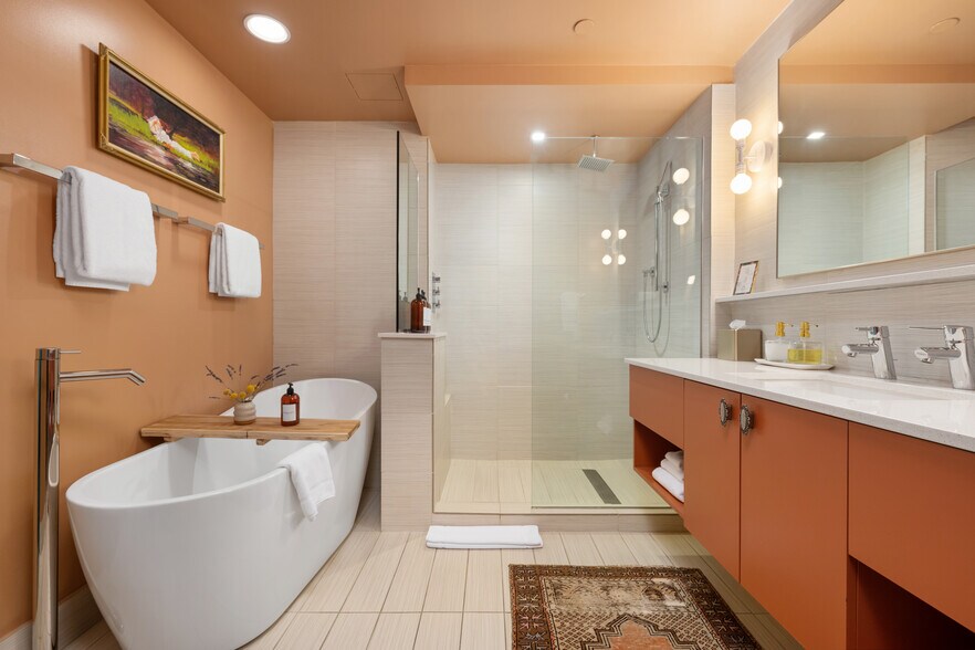 More Photos Of 1123 E 11th St, Austin Hotel For Sale