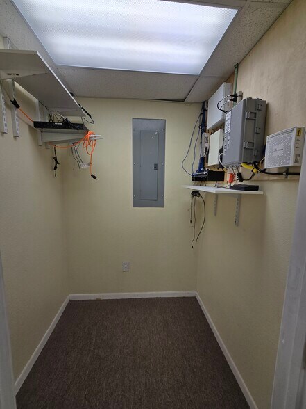 More Photos Of 3901 N Stowe Ave, Odessa Industrial For Lease