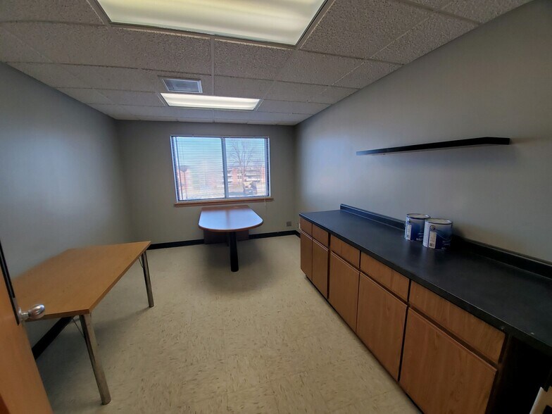 More Photos Of 2690 Fleur Dr, Des Moines Office For Lease