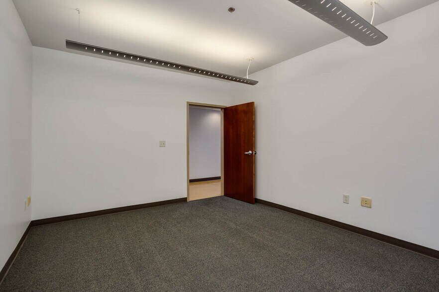 More Photos Of 1140 E Market St, Charlottesville Office For Lease