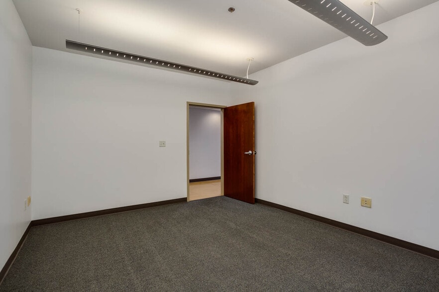 More Photos Of 1140 E Market St, Charlottesville Office For Lease