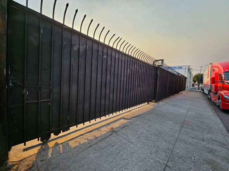 More Photos Of 1110 E 18th St, Los Angeles Industrial For Lease