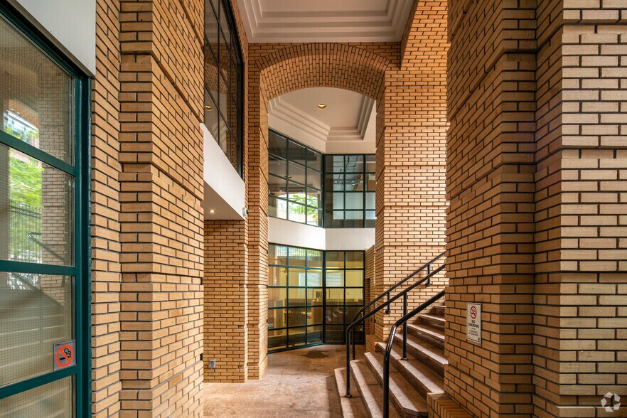 More Photos Of 179 John St, Toronto Office For Lease