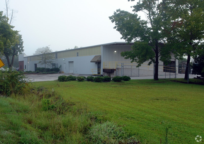 More Photos Of 2732 Old Wrightsboro Rd, Wilmington Warehouse For Lease