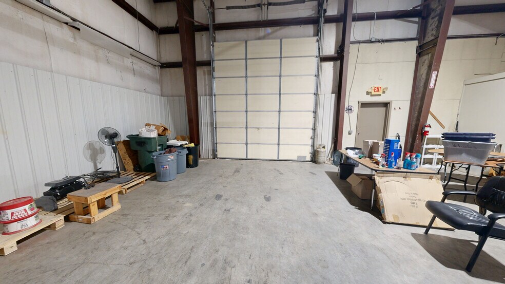 More Photos Of 413 Albano Dr, Springdale Warehouse For Lease