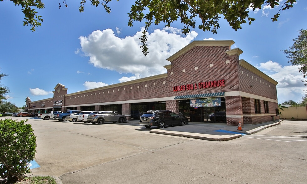 More Photos Of 17050 Saturn Ln, Houston Unknown For Lease