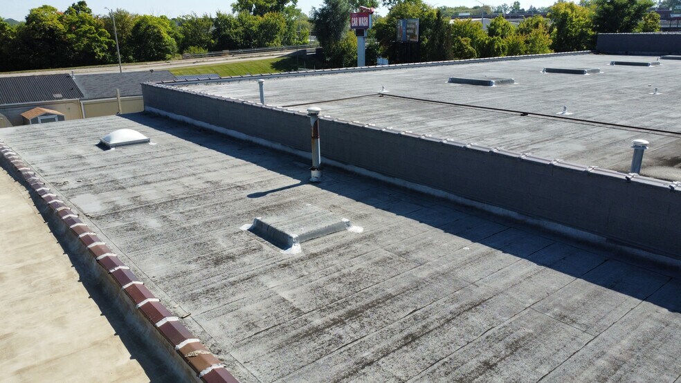 More Photos Of 1121 River St, Lansing Distribution For Lease