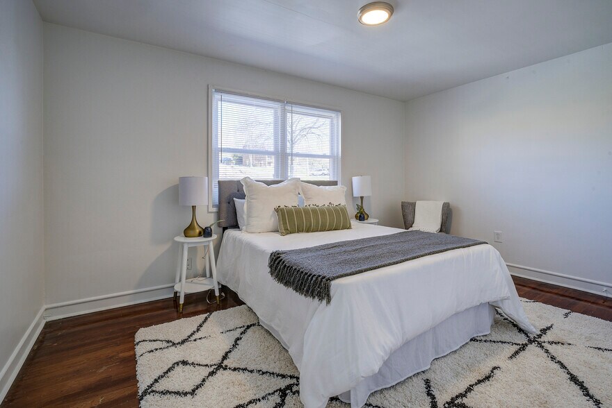 More Photos Of 132 Mesa Ln, Bristol Apartments For Sale