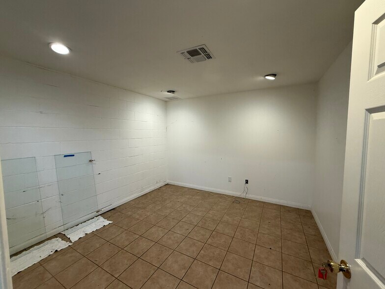 More Photos Of 13227 San Fernando Rd, Rancho Cascades Warehouse For Lease