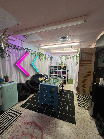 More Photos Of 1828 Edgewater Dr, Orlando Freestanding For Sale