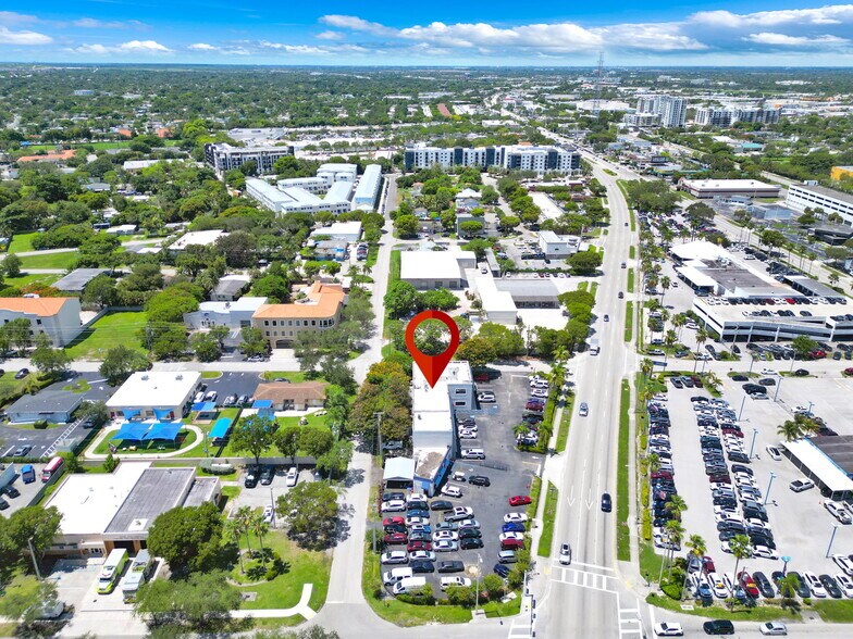 More Photos Of 17891 S Dixie Hwy, Miami Office For Sale