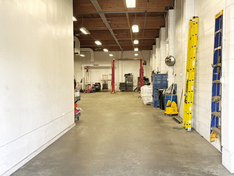 More Photos Of 1648 W 6th Ave, Vancouver Warehouse For Lease