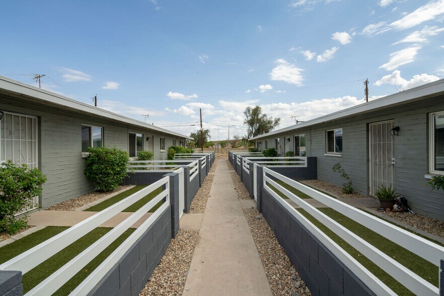 Primary Photo Of 511 N 52nd St, Phoenix Apartments For Sale