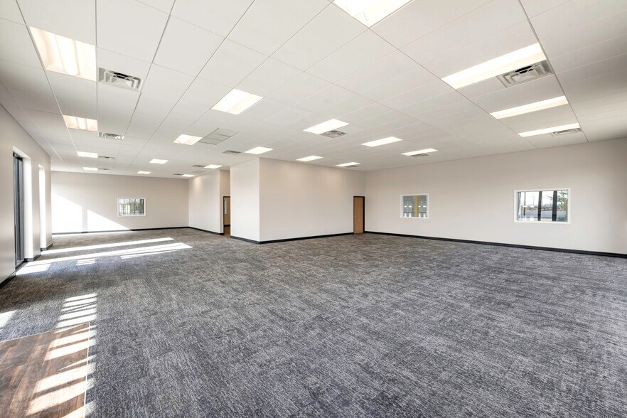 More Photos Of NWC INDIAN SCHOOL ROAD & LOOP 101, Phoenix Unknown For Lease