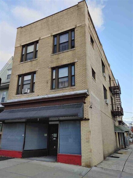 More Photos Of 346 Kennedy Blvd, Bayonne Apartments For Lease