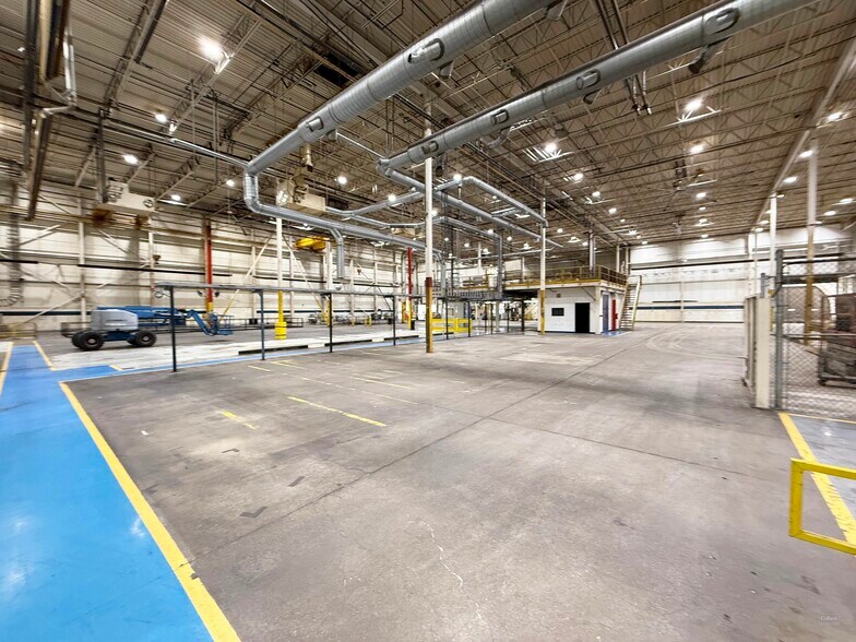 More Photos Of 2032 First St Louth, St Catharines Manufacturing For Sale