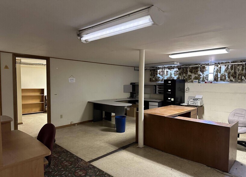 More Photos Of 1000 Hanson St, Murphysboro Office For Sale