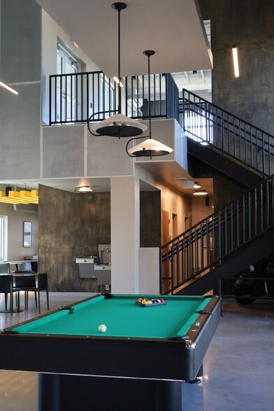 More Photos Of 2051 Gandy, Saint Petersburg Self Storage For Sale