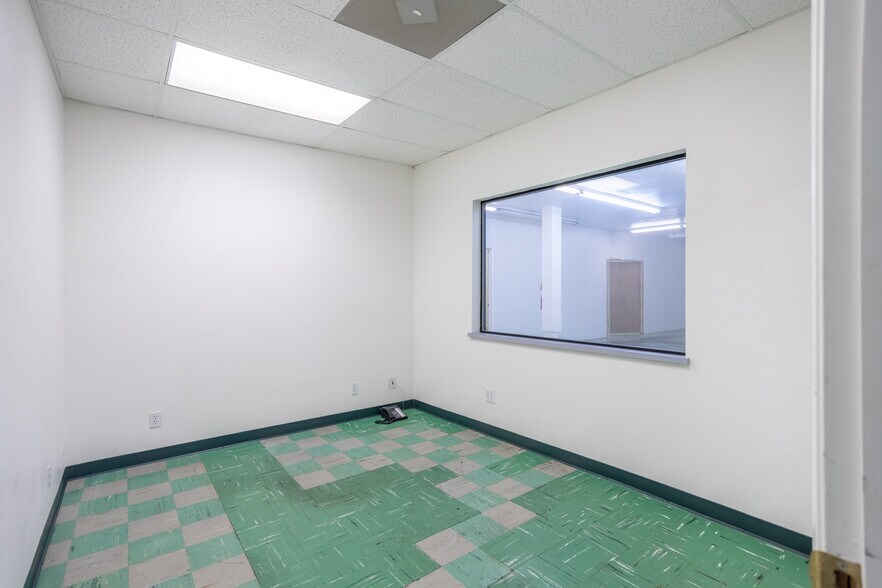 More Photos Of 1455 South St, Redding Flex For Sale