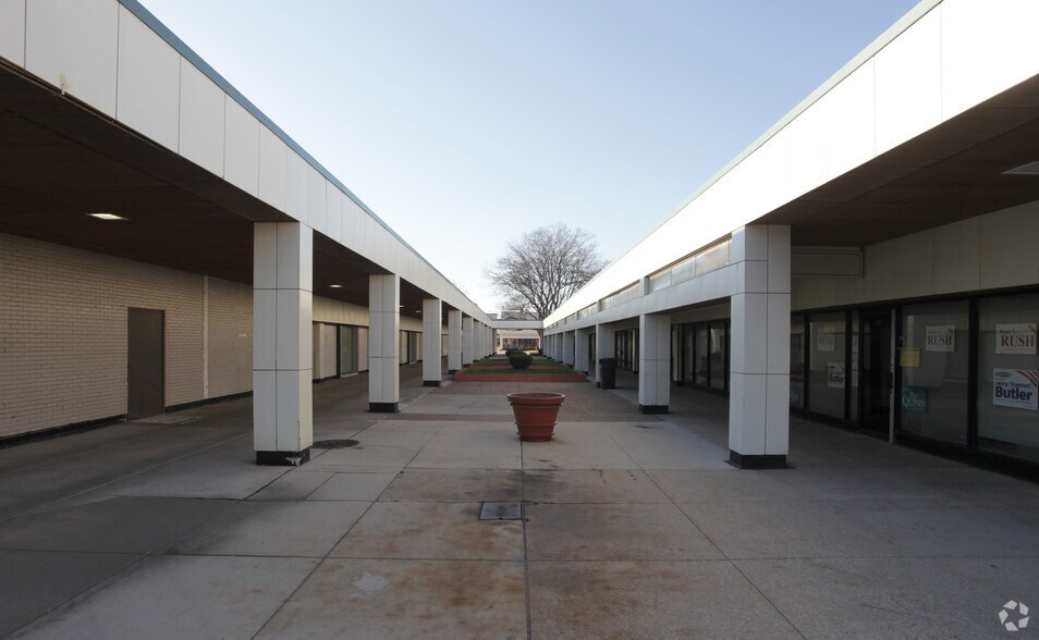 More Photos Of 3401-3481 S King Dr, Chicago Unknown For Lease