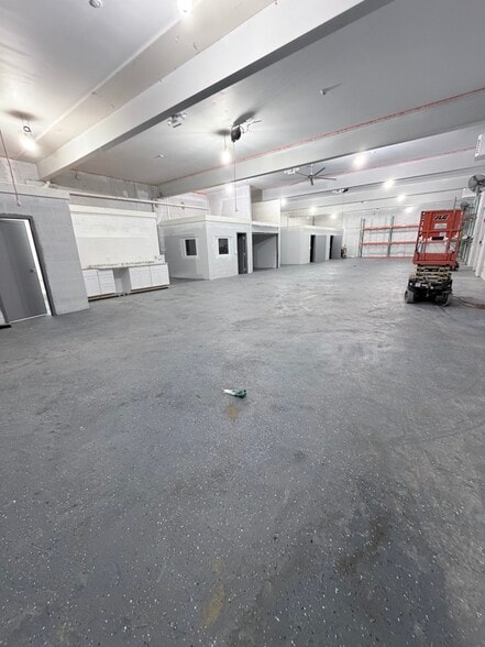 More Photos Of 21 Nursery Ln, Rye Warehouse For Lease