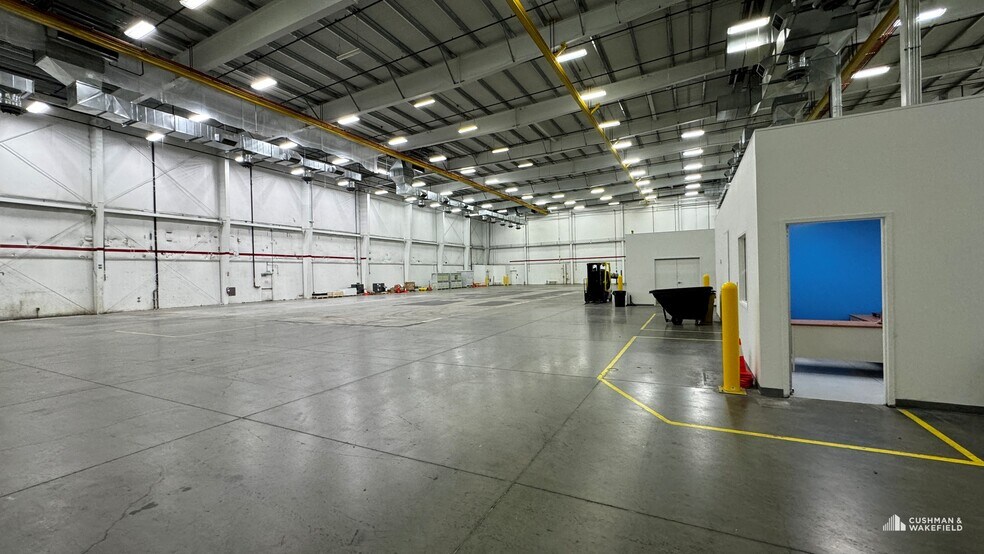 More Photos Of 31815 Great Western Dr, Windsor Manufacturing For Lease
