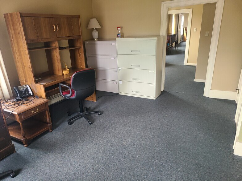 More Photos Of 555 E Main St, Somerset Flex For Sale