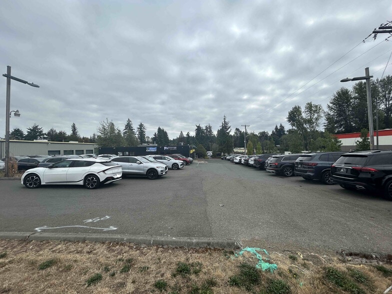 More Photos Of 13600 NE Spring Blvd, Bellevue Warehouse For Lease