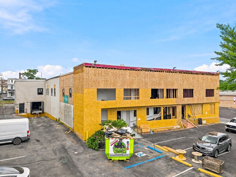More Photos Of 145-555 Hamilton St, Allentown Showroom For Lease