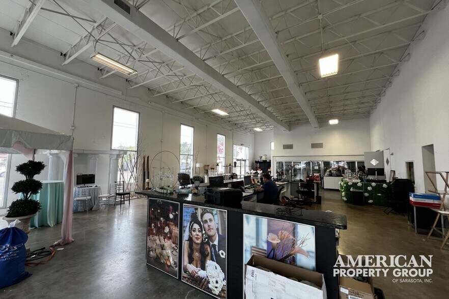 More Photos Of 2048 Bee Ridge Rd, Sarasota Storefront Retail Residential For Sale