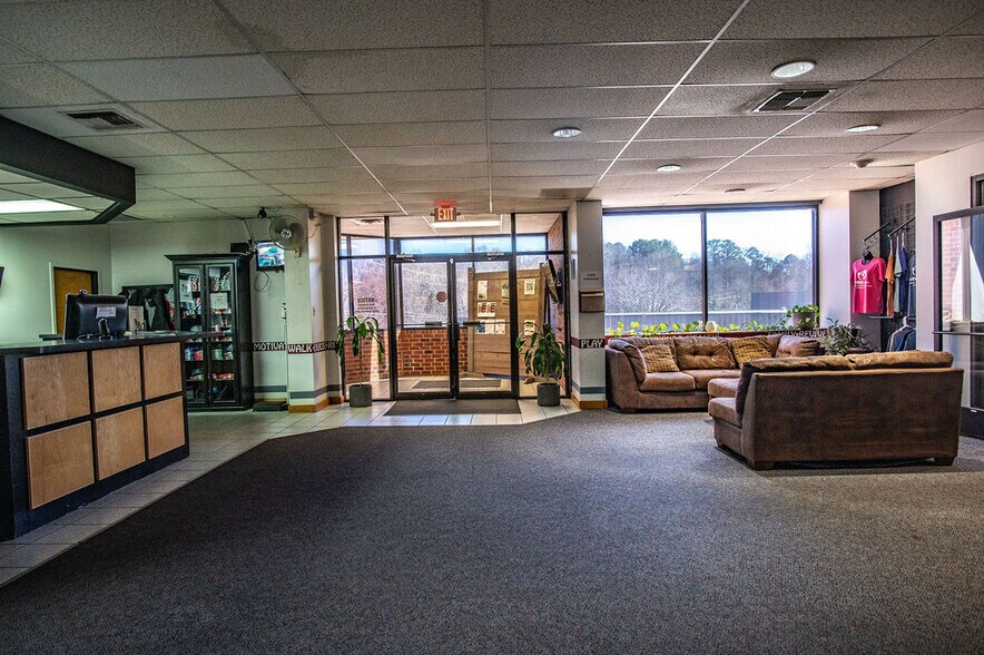 More Photos Of 2628 Bill Owens Pky, Longview Health Club For Sale