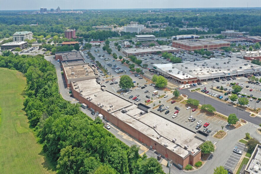 More Photos Of 2998-3120 Northline Ave, Greensboro General Retail For Lease
