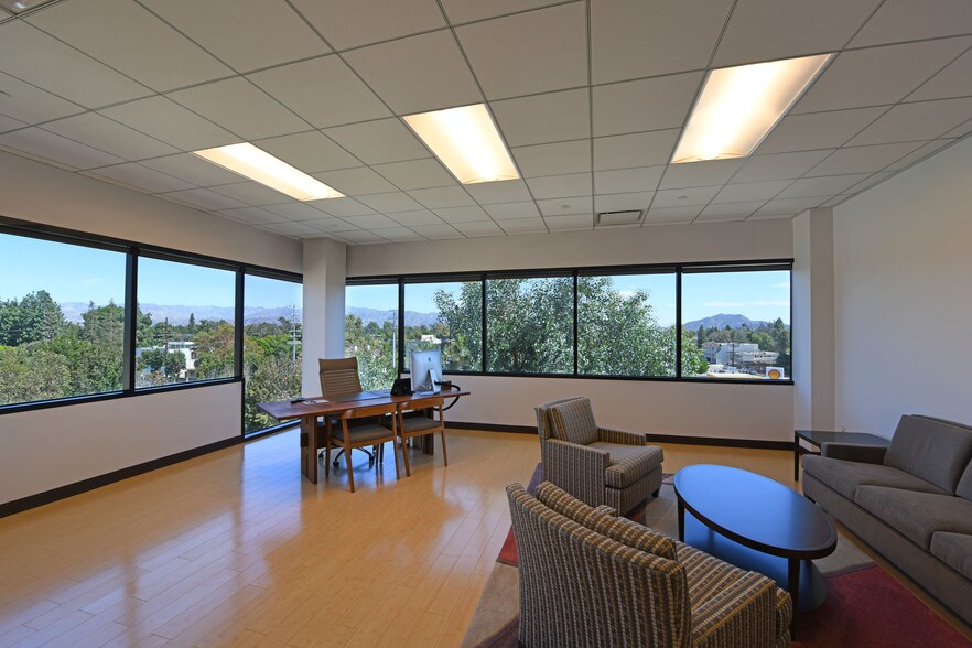 More Photos Of 12925 Riverside Dr, Sherman Oaks Office For Lease