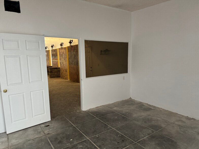 More Photos Of 4641 Telegraph Rd, Los Angeles Manufacturing For Sale