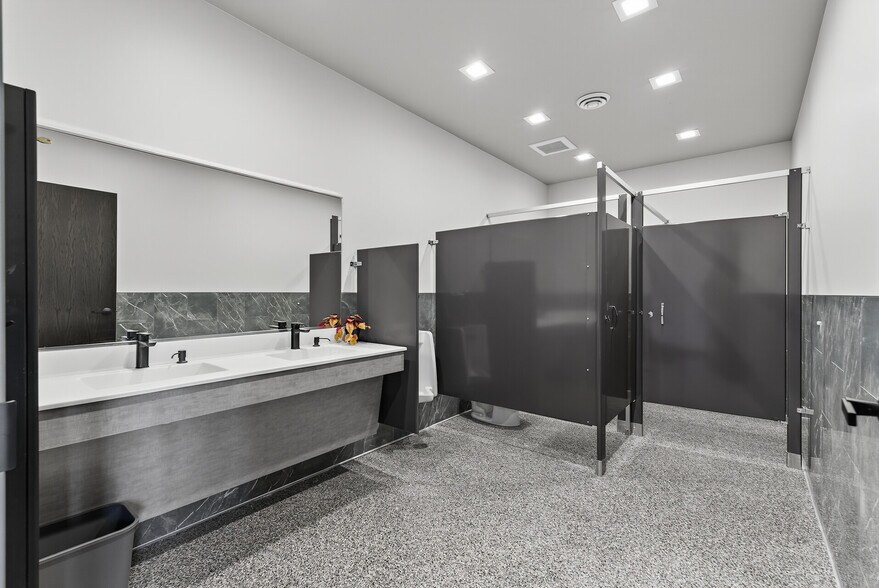 More Photos Of 7040 Kaeding Ln NE, Albertville Industrial For Sale