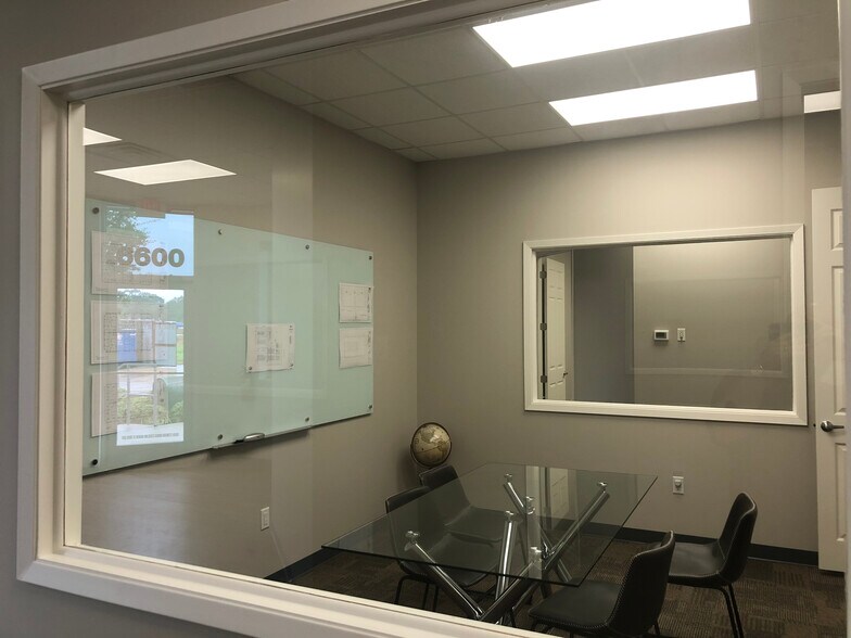 More Photos Of 2519 N Frazier St, Conroe Office Residential For Lease