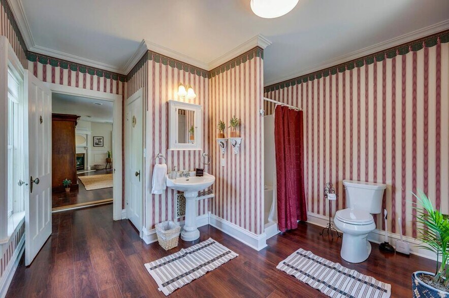 More Photos Of 219 Kentucky St, Sturgeon Bay Specialty For Sale