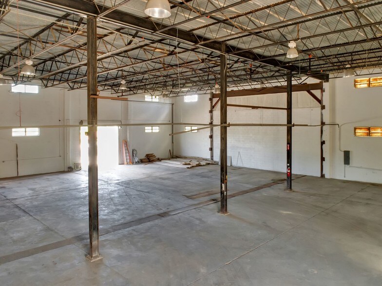 More Photos Of 110-112 W Interlake Blvd, Lake Placid Warehouse For Sale