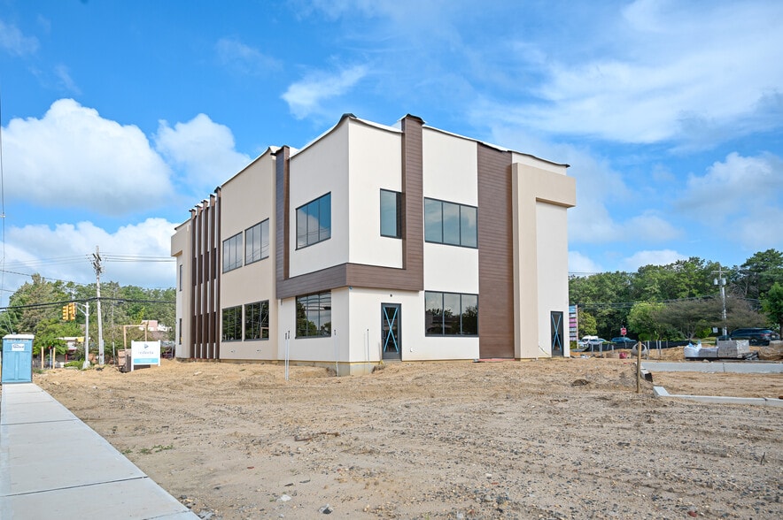 More Photos Of 2100 W County Line Rd, Jackson Office For Lease