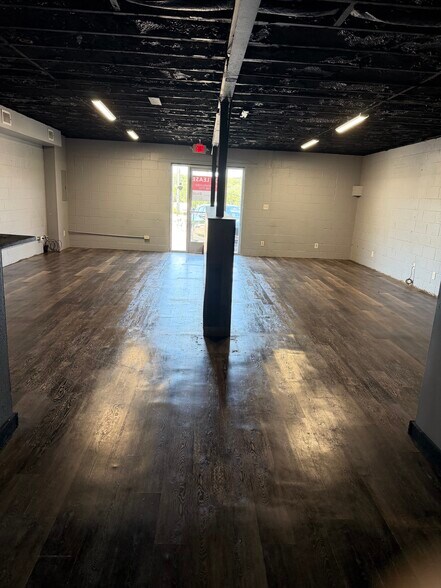 More Photos Of 8555 Fm-2673, Canyon Lake Freestanding For Lease