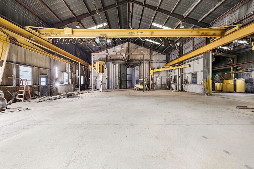 More Photos Of 9482 Robbins rd, Altoona Warehouse For Sale