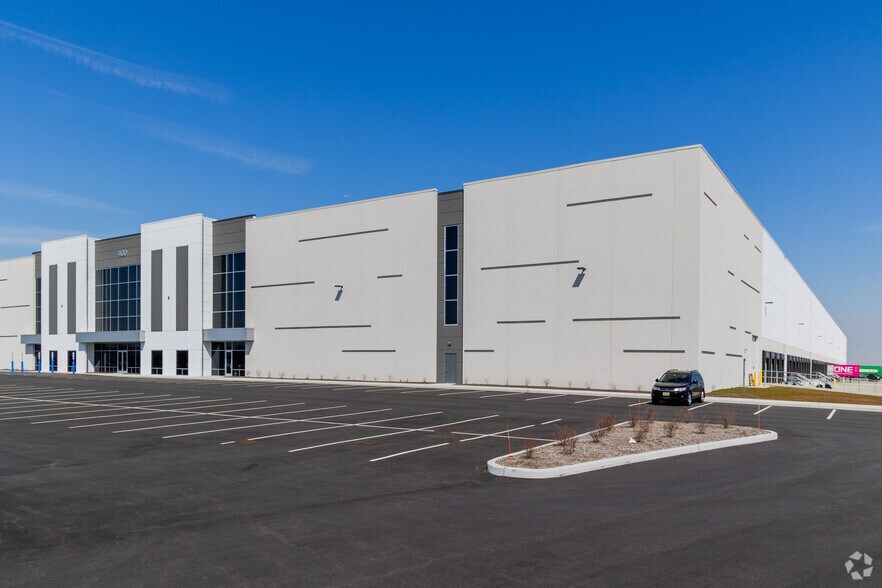 More Photos Of 400 Salt Meadow Rd, Carteret Warehouse For Lease