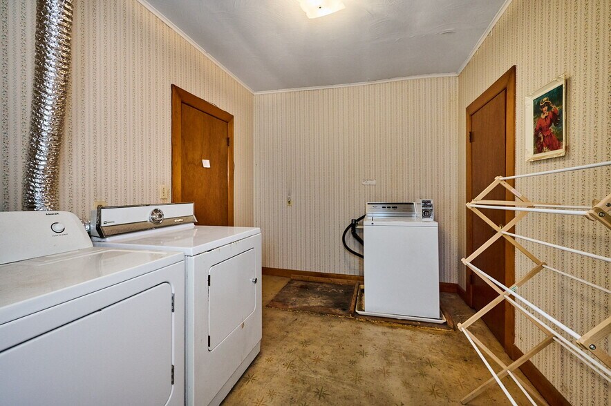 More Photos Of 42-44 Pleasant St, Easthampton Storefront Retail Residential For Sale