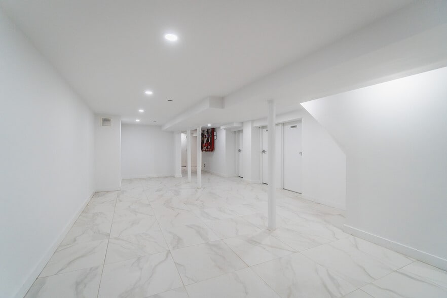 More Photos Of 800 Manhattan Ave, Brooklyn Storefront Retail Residential For Lease