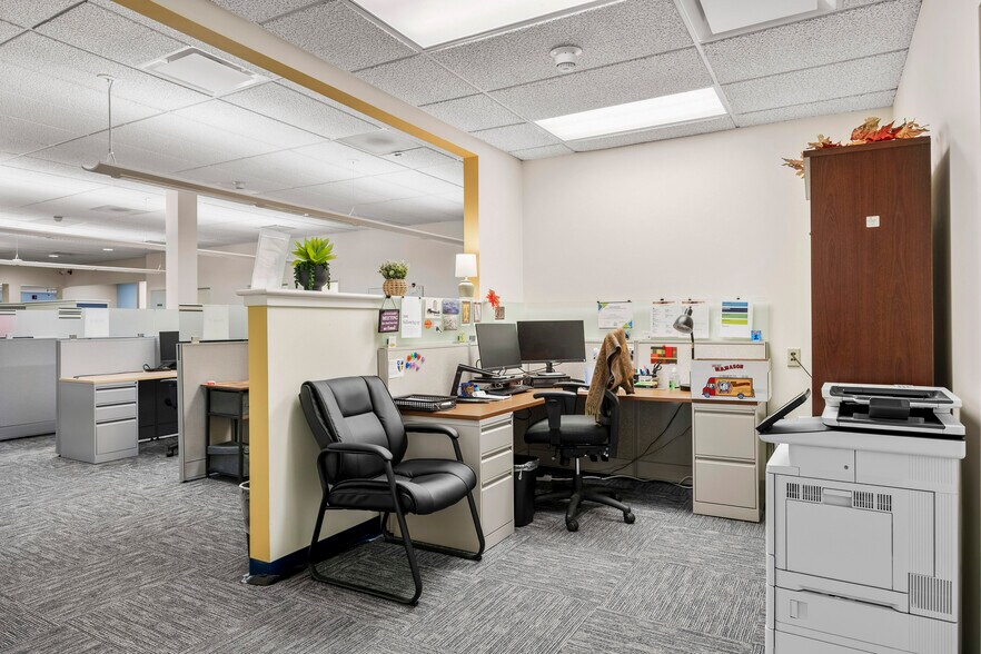 More Photos Of 25 Delaware Ave, Delmar Office For Lease