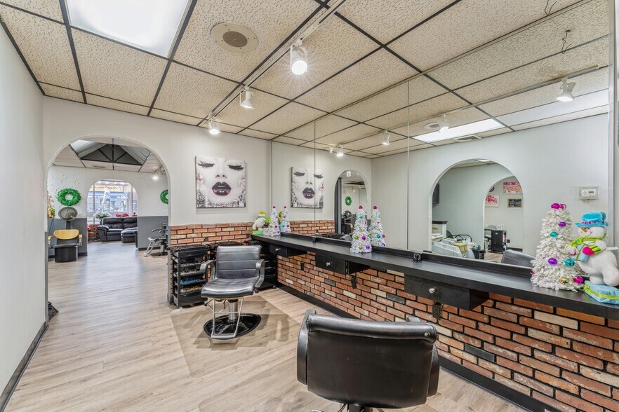 More Photos Of 917 Hempstead Tpke, Franklin Square Storefront For Sale