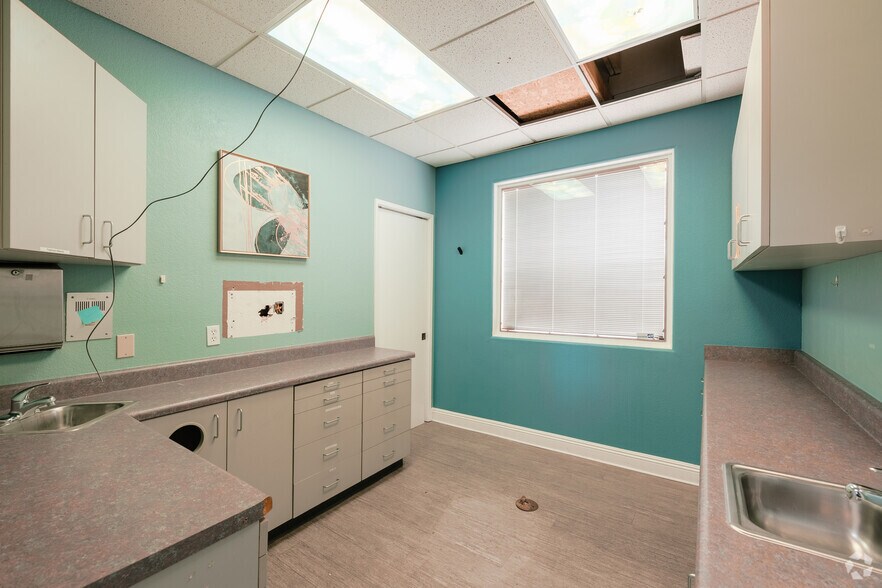 More Photos Of 4491 W Northern Ave, Glendale Medical For Sale
