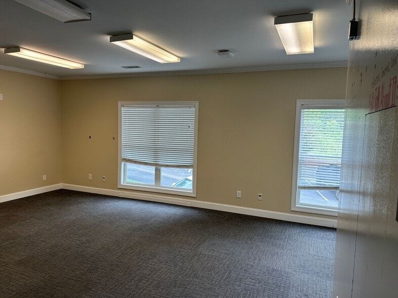 More Photos Of 24 Alicia Ln, Dahlonega General Retail For Lease