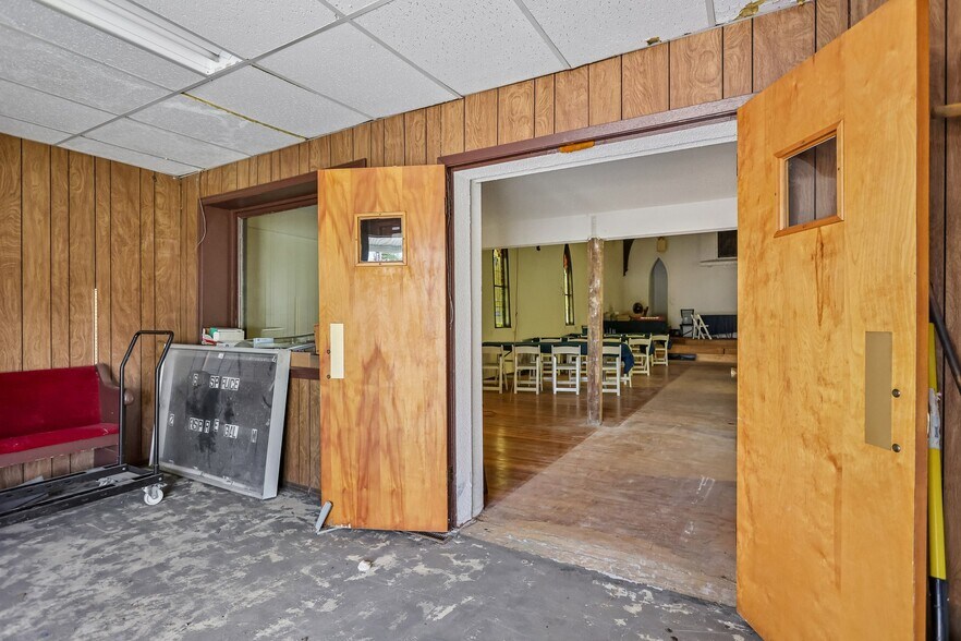 More Photos Of 206 W Spruce St, Gillespie Religious Facility For Sale